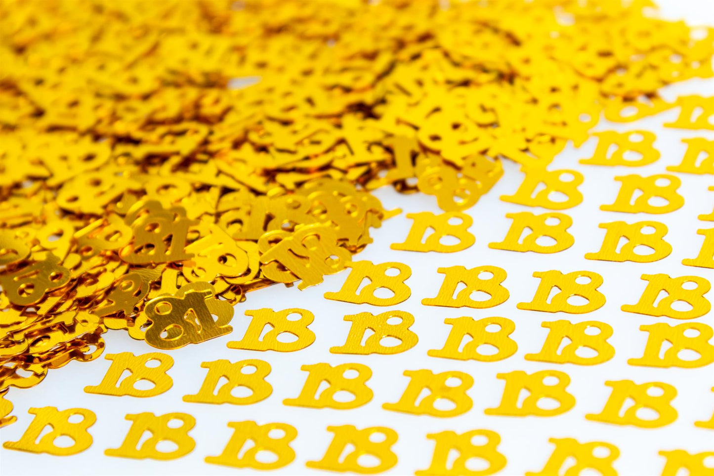 14g 18th Gold Happy Birthday Confetti 2pk