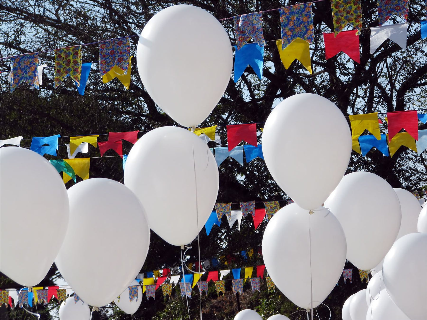 100 White Balloons - 12"