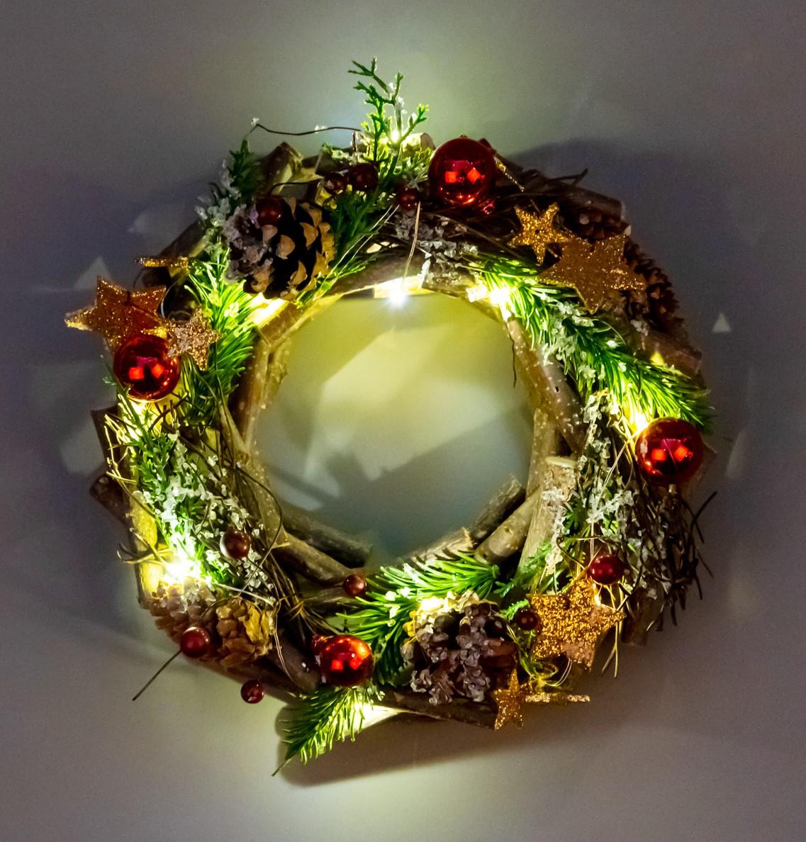 22cm LED Twig Wreath - Red/Brown