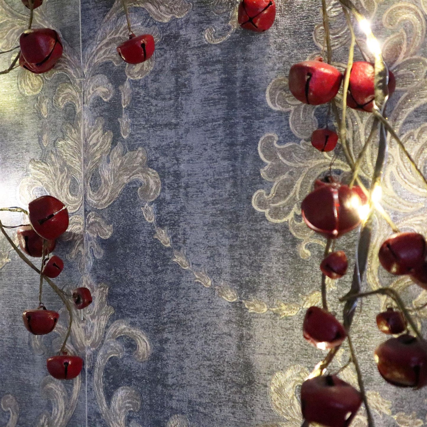 Red Bells Garland with 20 LEDs (150cm)