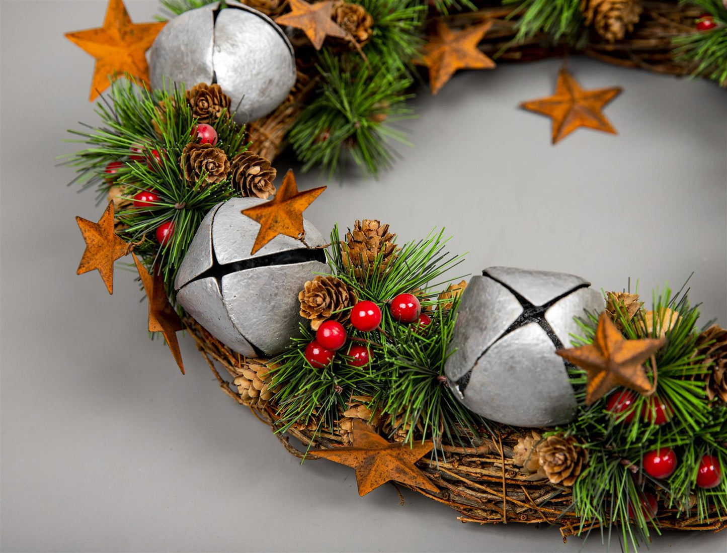 25cm Wreath with Silver Bells