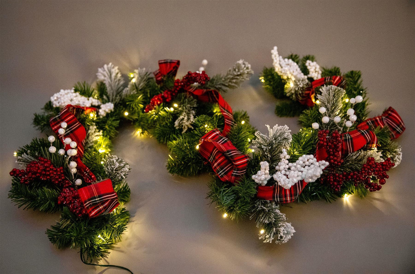 2m Pre-Lit Frosted/Tartan Ribbon Garland with 50 WW LEDs