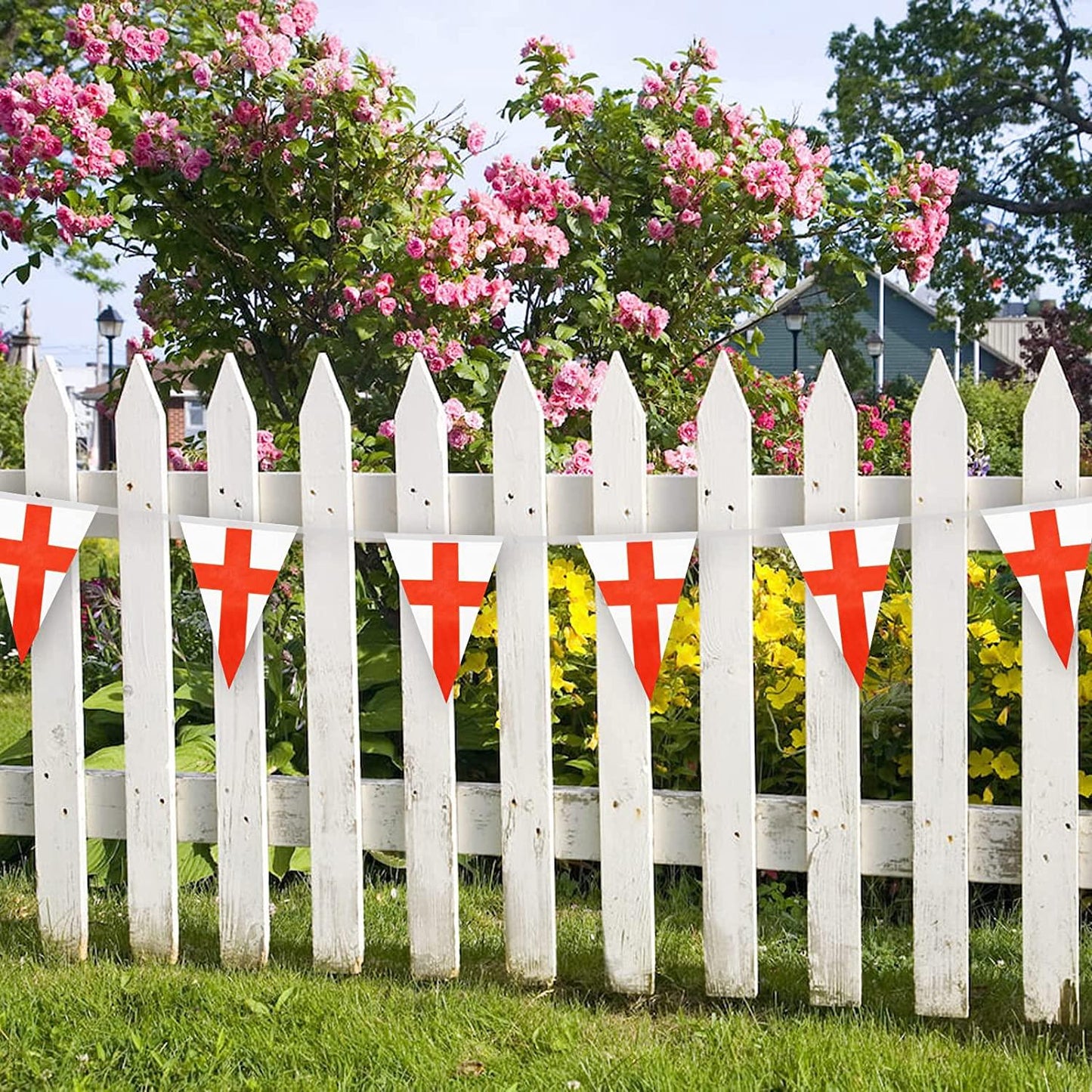 St. George Triangle Bunting - 20x30cm, 40m, 100 Flags