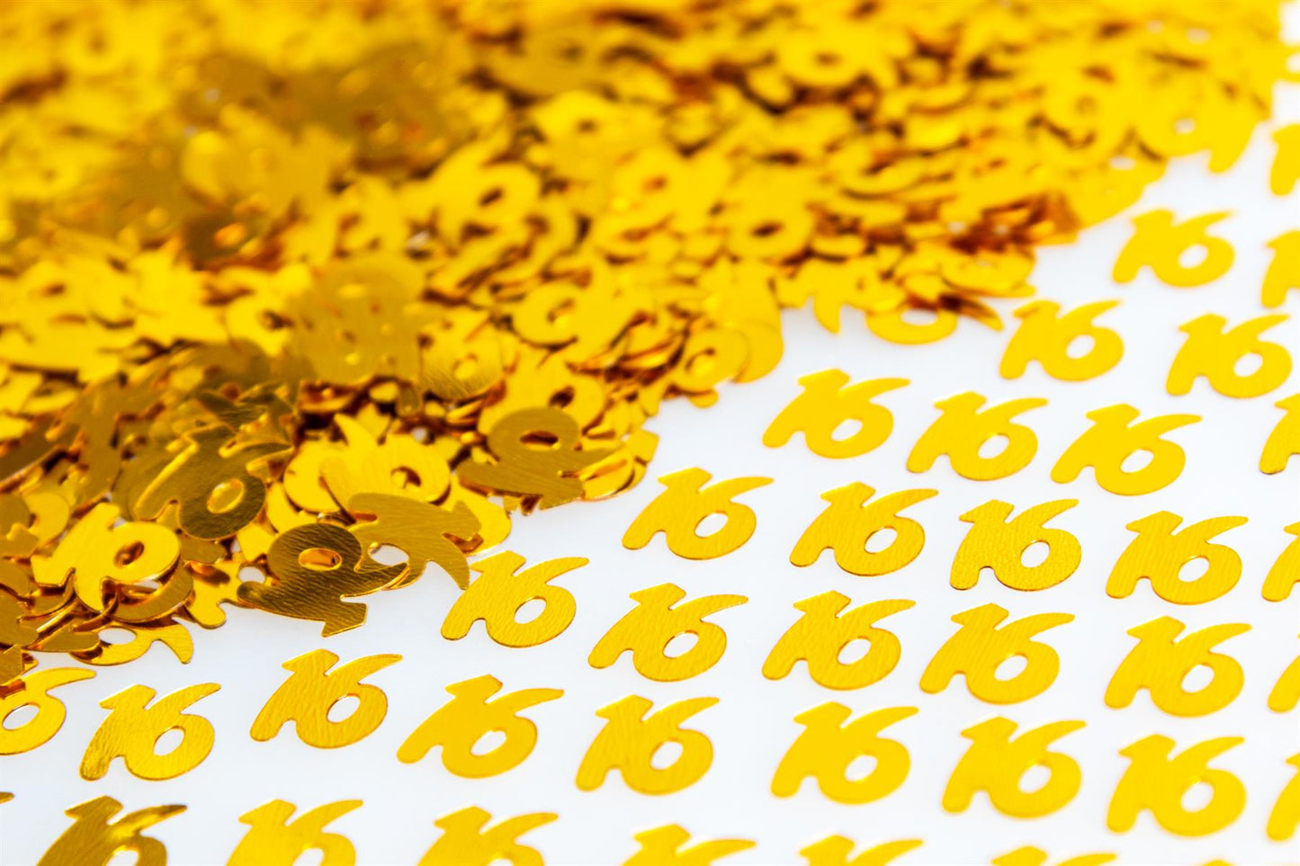 16th Birthday Confetti in Gold, 14g, 4 Packs