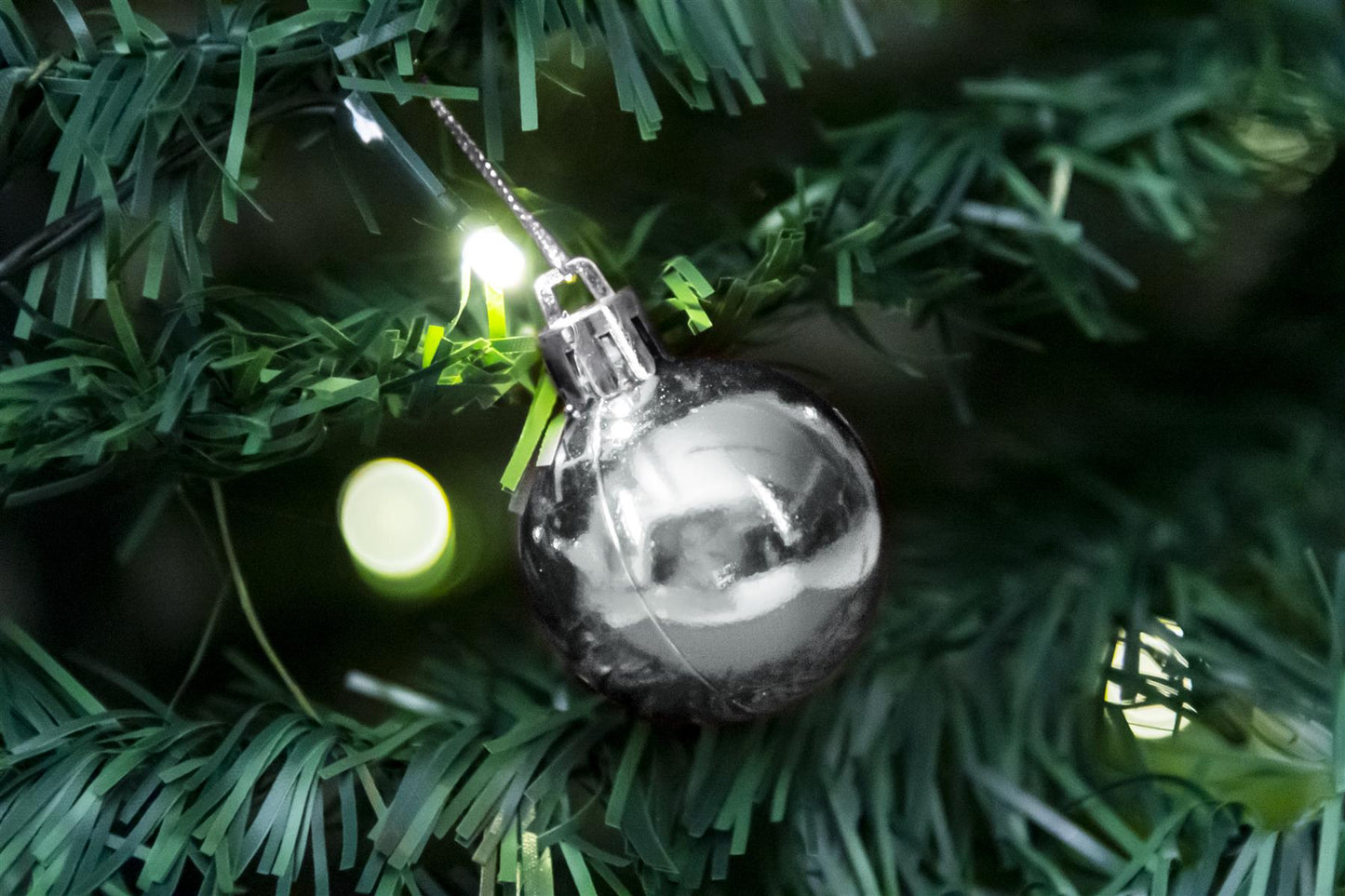 5ft Pre-lit Silver Baubles Tree