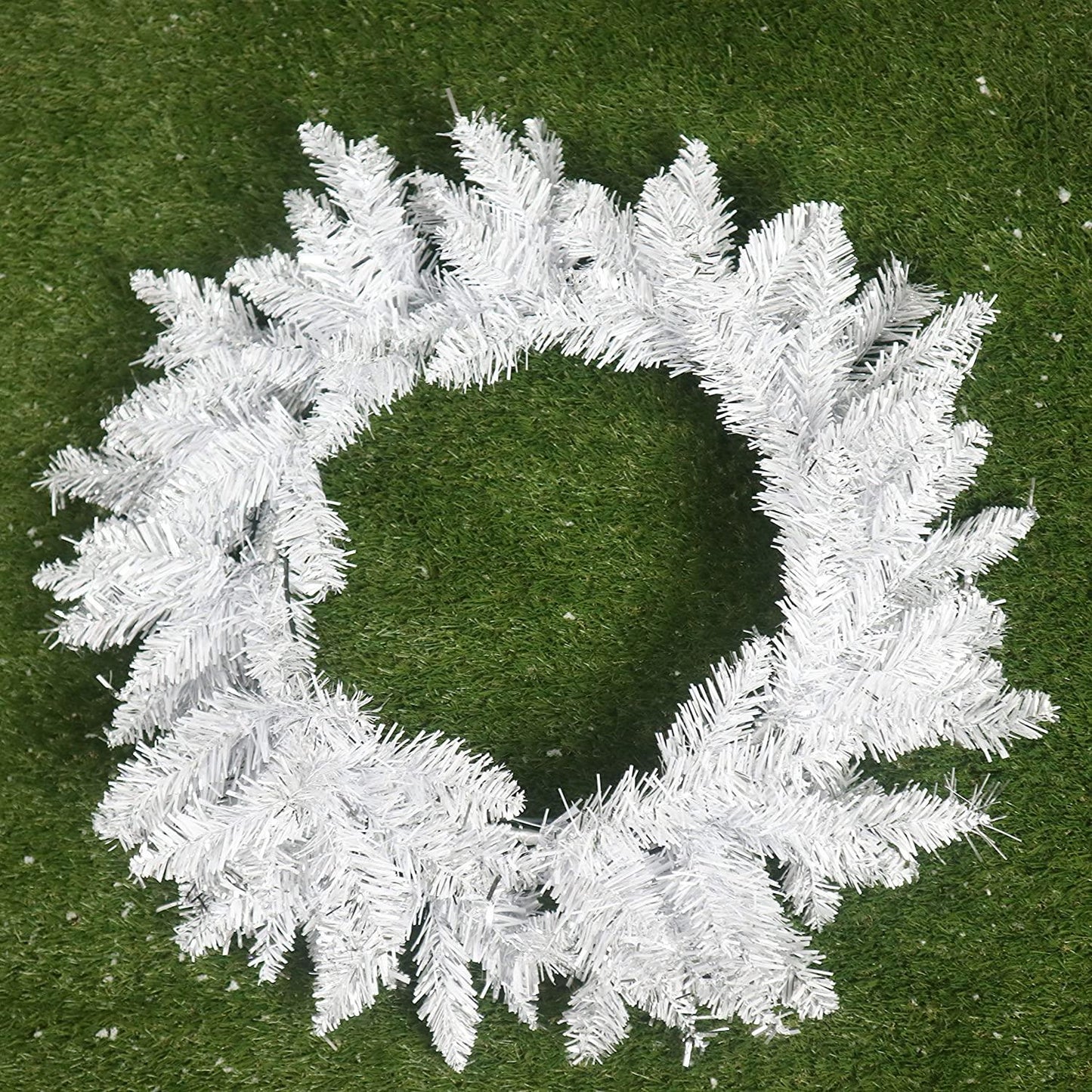55cm Pine Wreath with 120 Tips