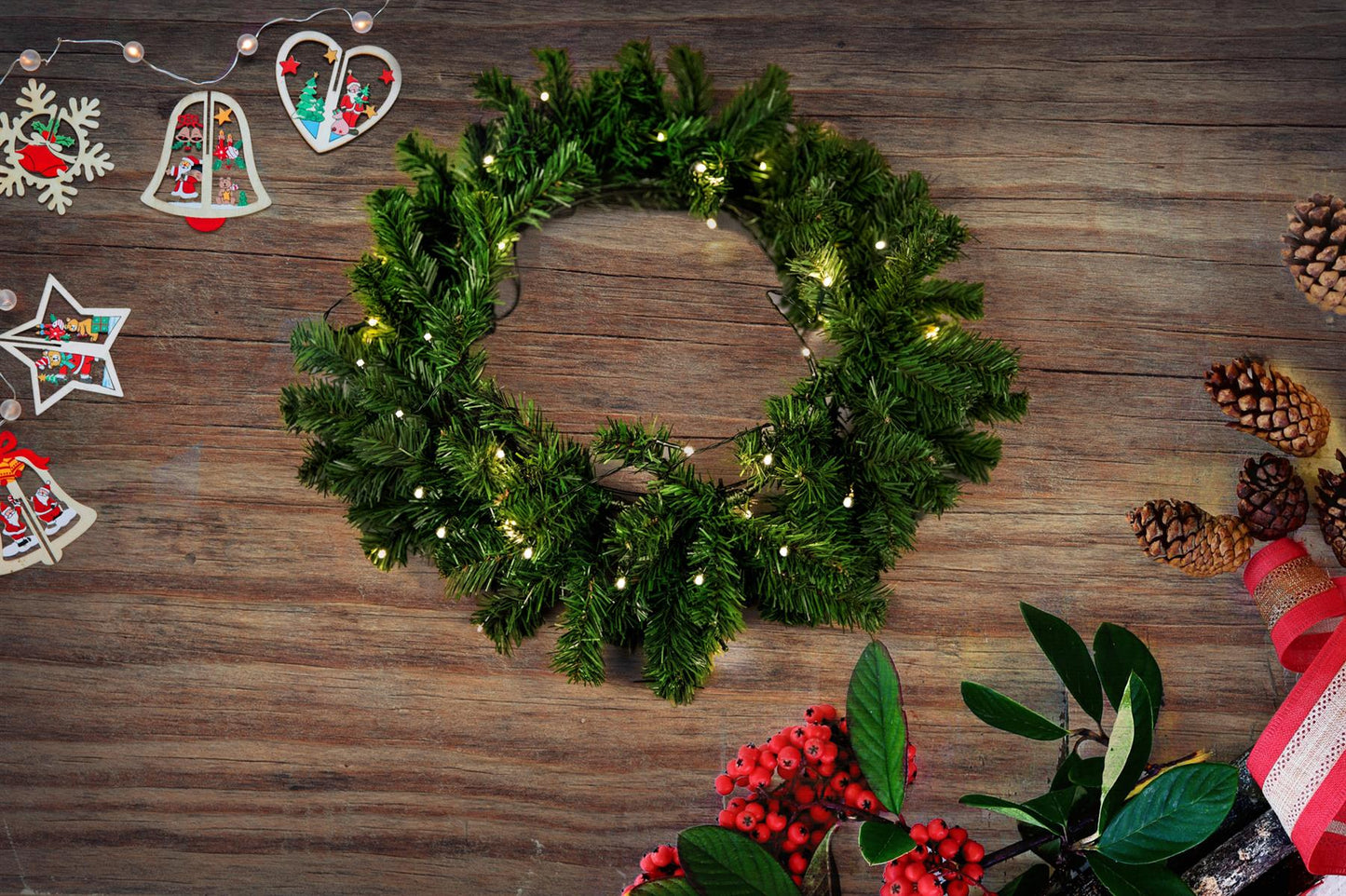 Pre-Lit Warm White LEDs Alaskan Pine Green Wreath - 55cm