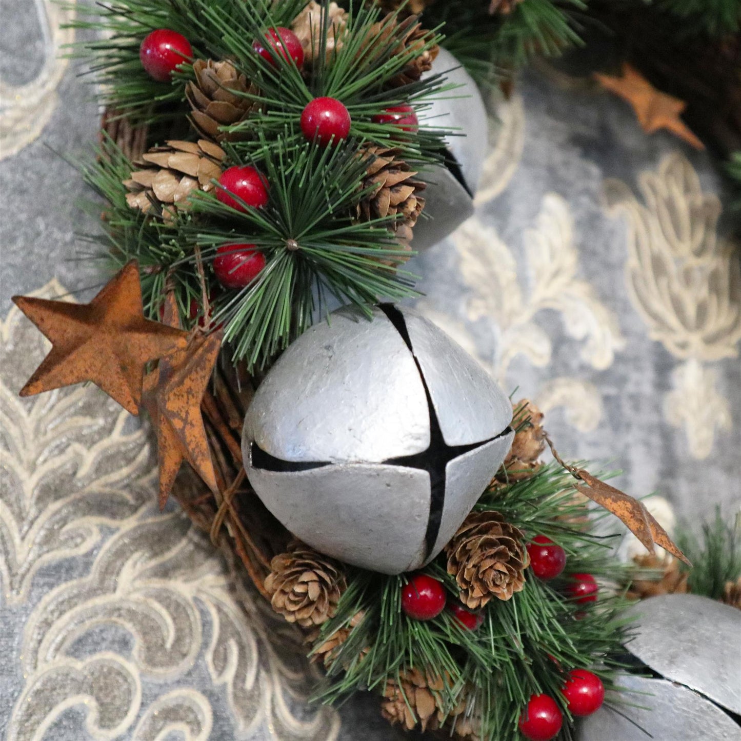 25cm Wreath with Silver Bells