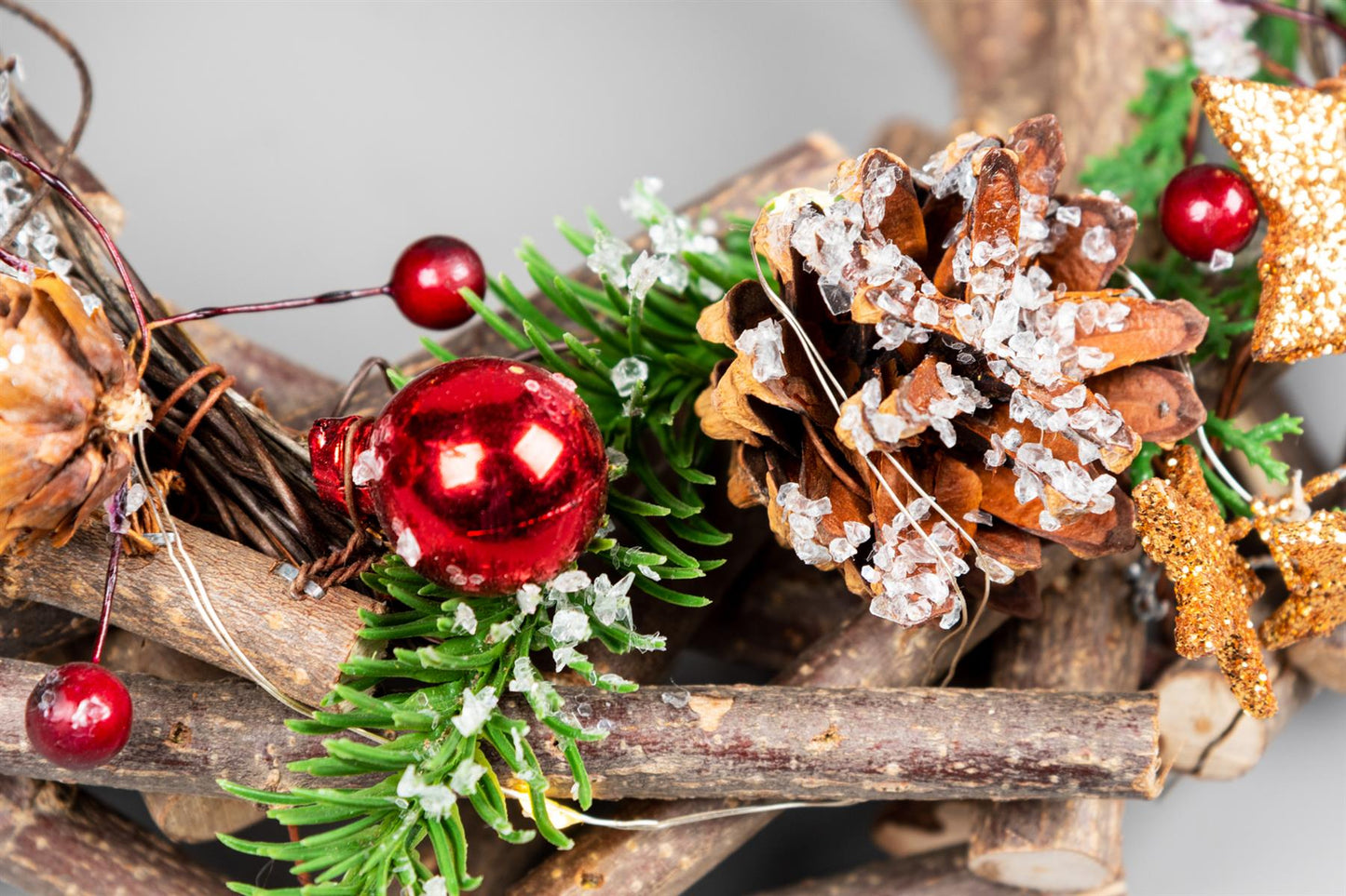 22cm LED Twig Wreath - Red/Brown