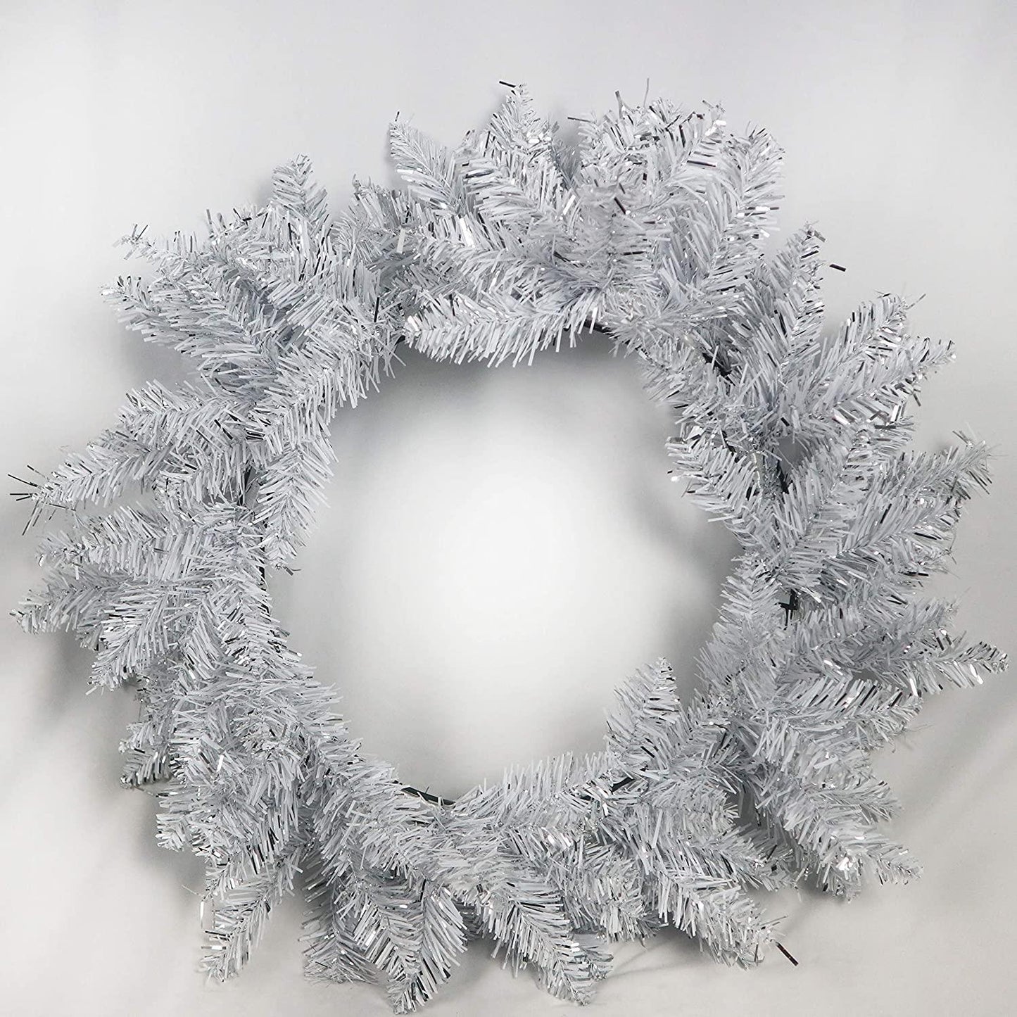 55cm Pine Wreath with 120 Tips