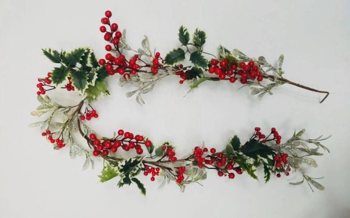 Natural Looking Garland with Berries & Leaves - 150cm