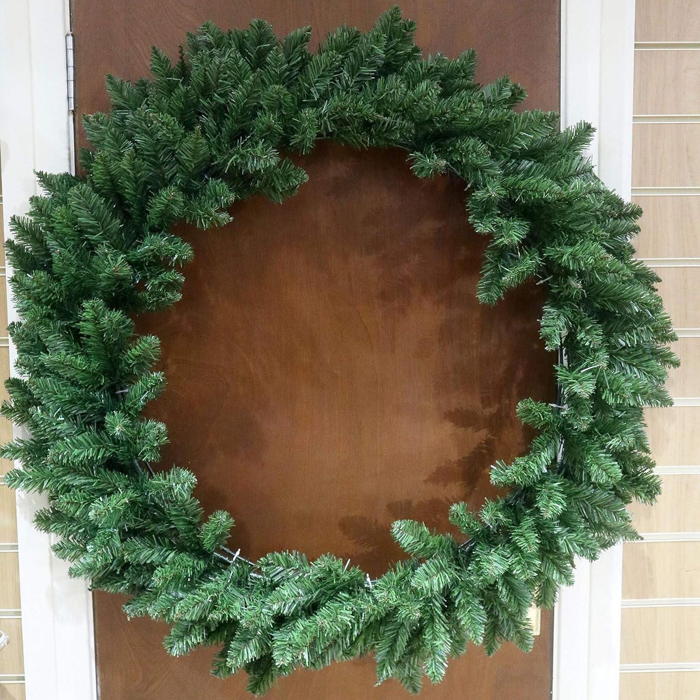 80cm Green Imperial Wreath with 120 LEDs and 380 Tips