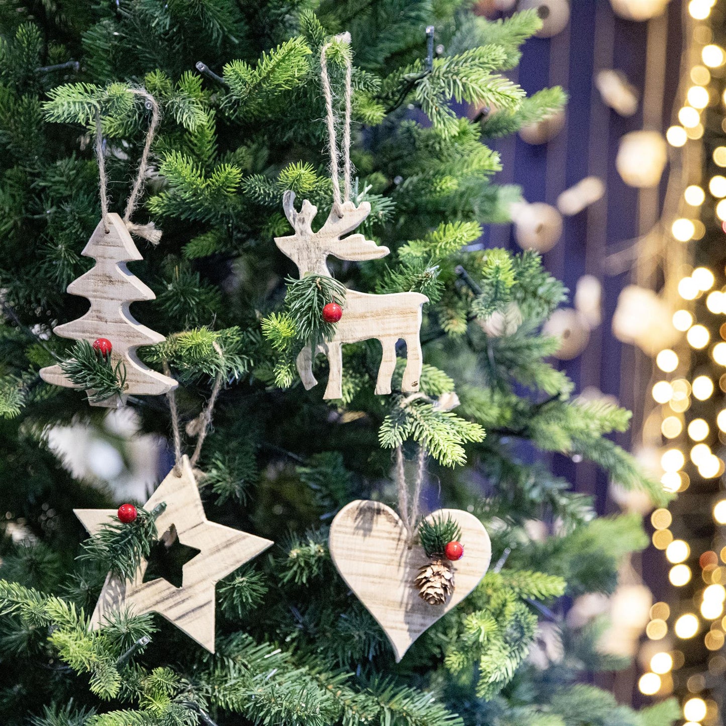 Wooden Reindeer Ornament (12x8x1.5cm)