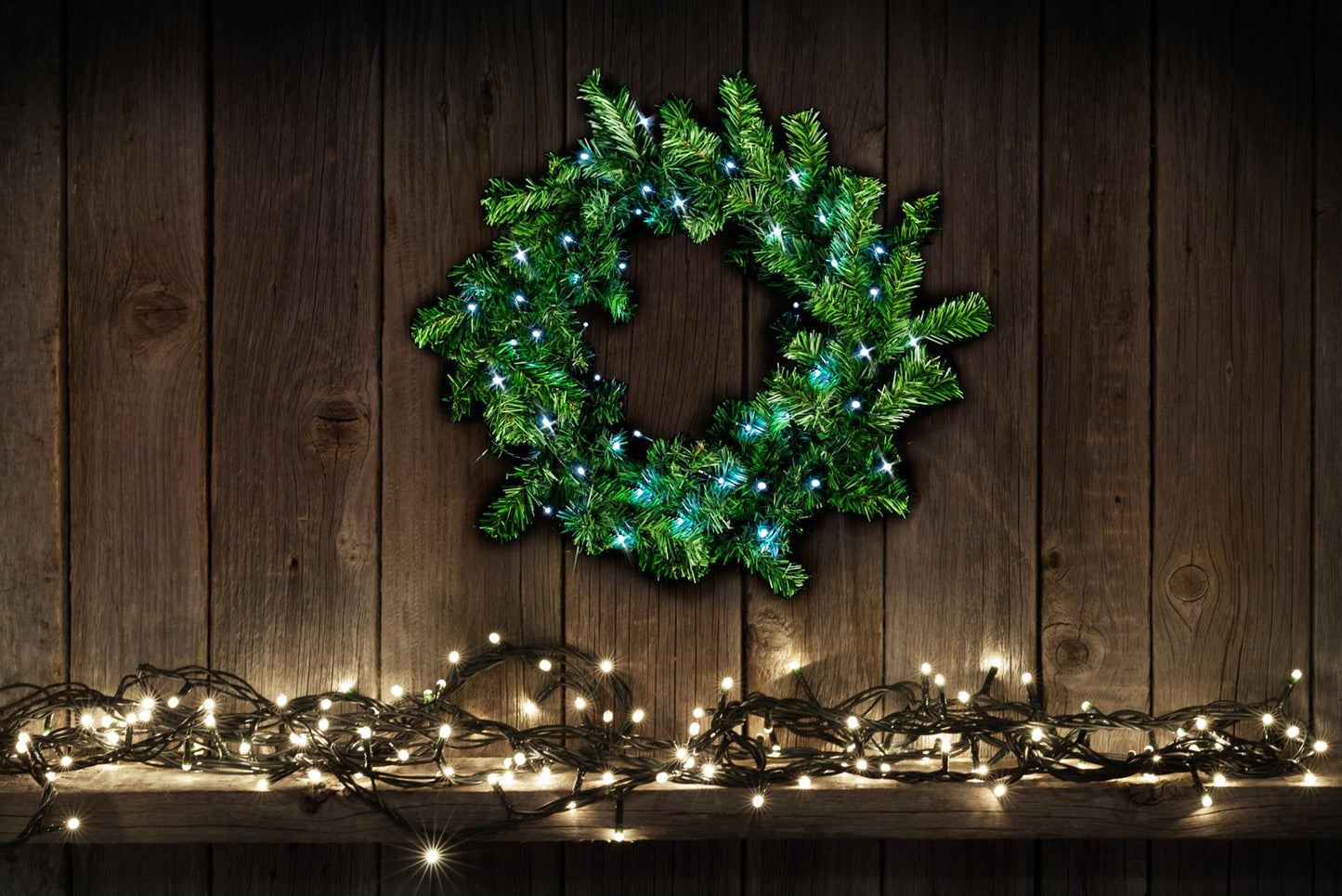 55cm Green Wreath with White LEDs