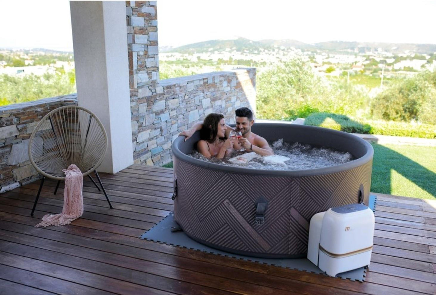 Mono Bubble Hot Tub for 6