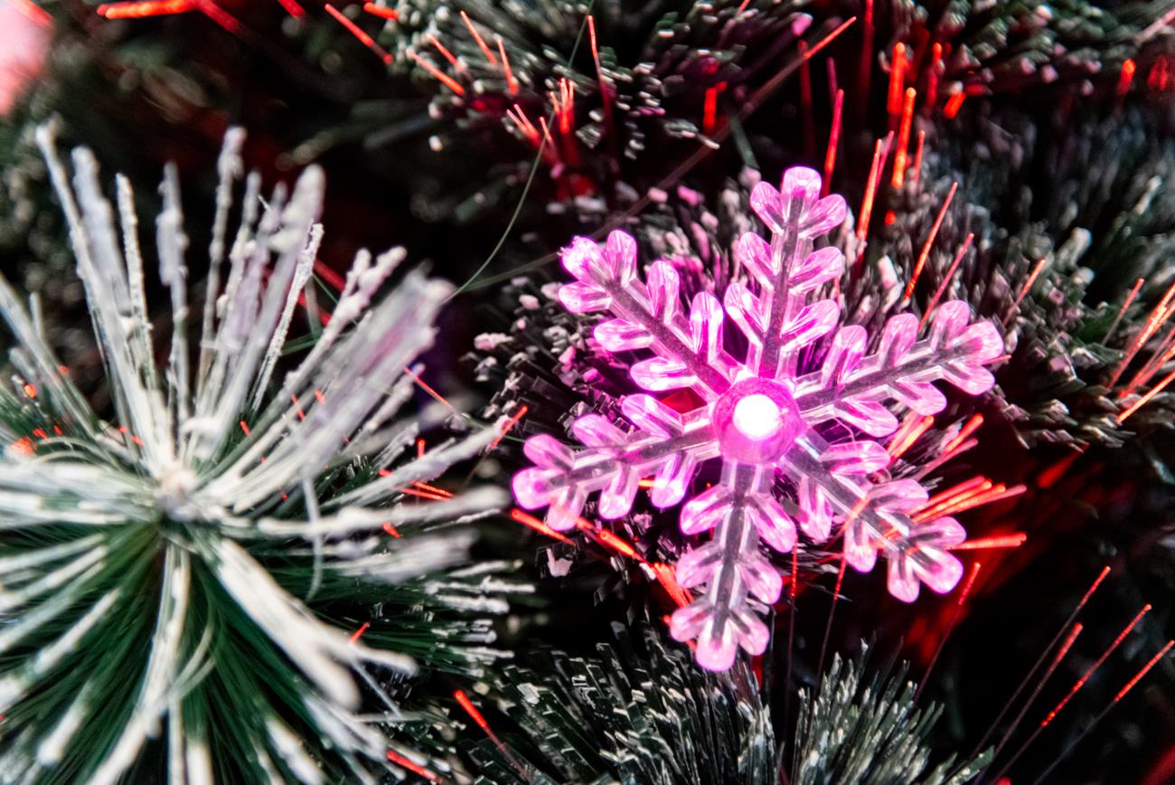 Snowflake & Berry Fibre Optic Christmas Tree - 6ft