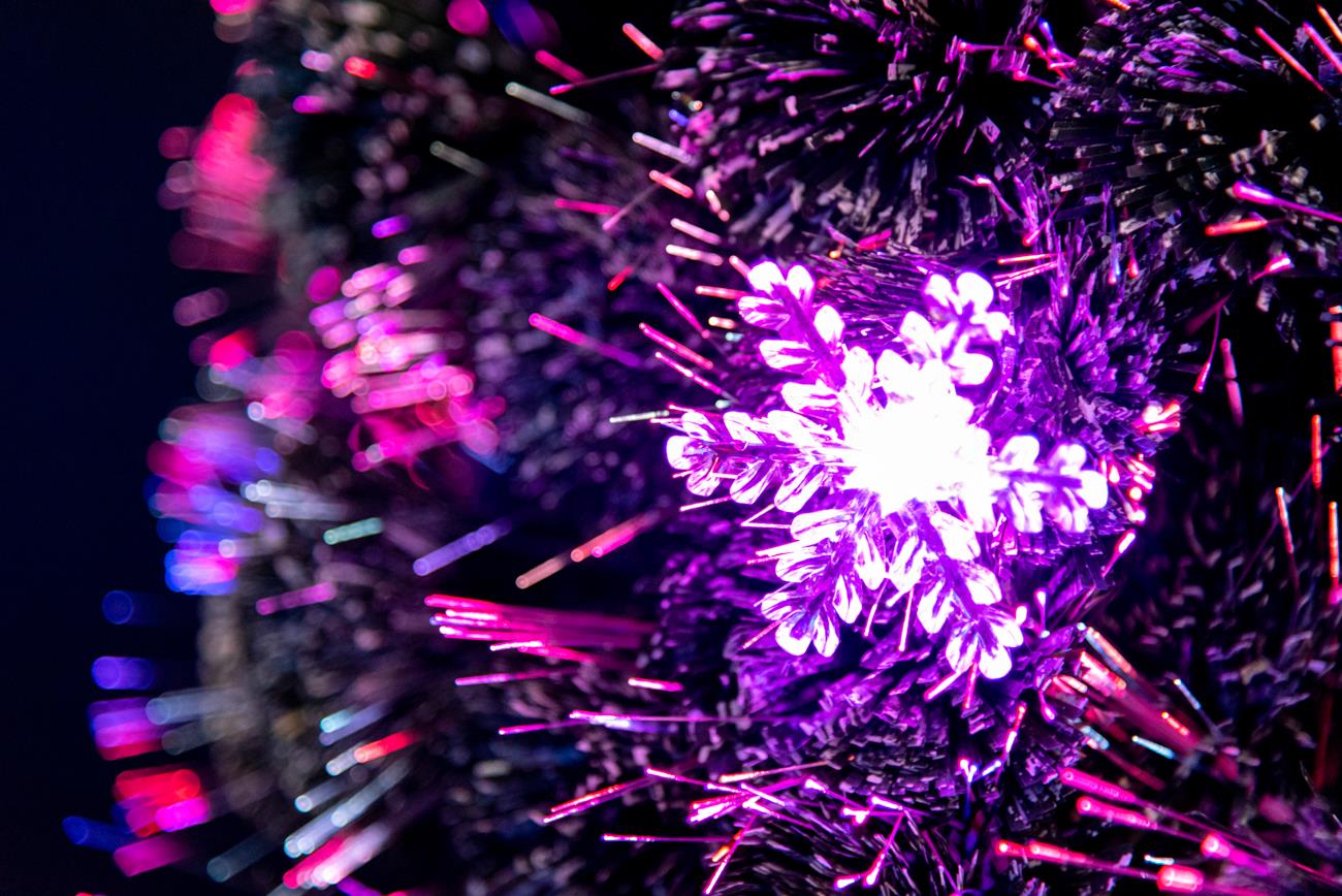 Snowflake & Berry Fibre Optic Christmas Tree - 6ft