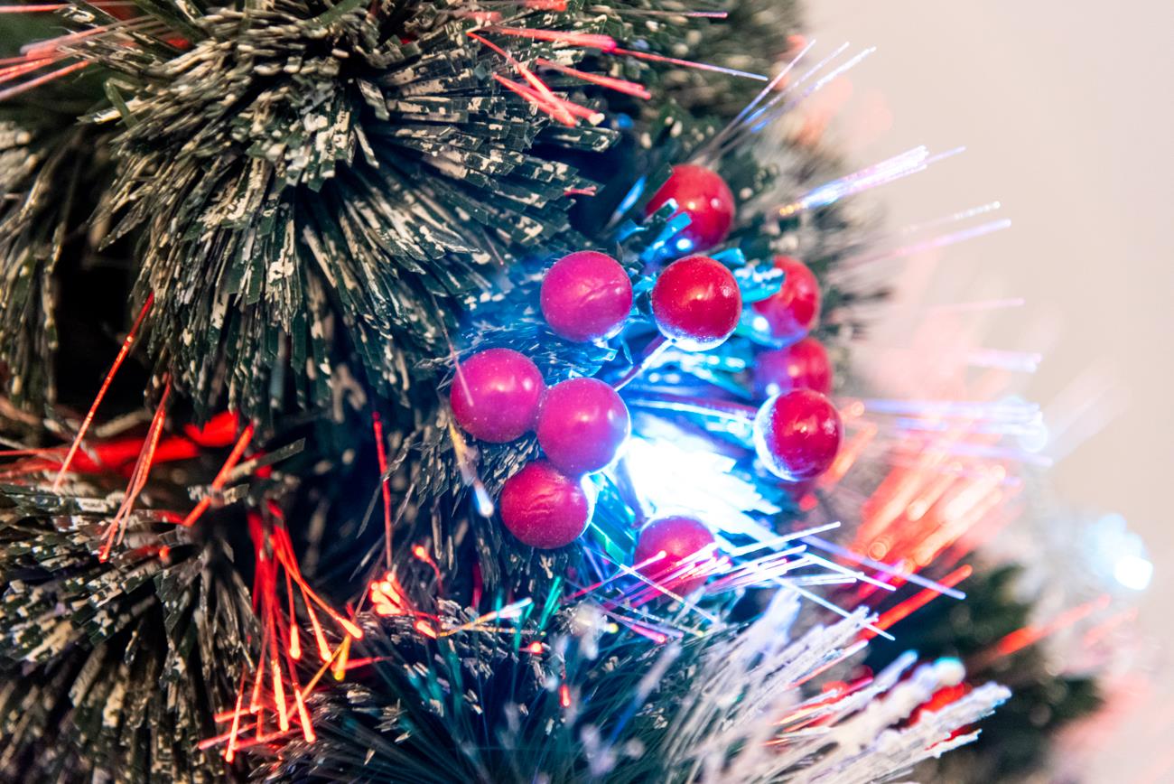 2ft Snowflake n Berry Fibre Optic Christmas Tree